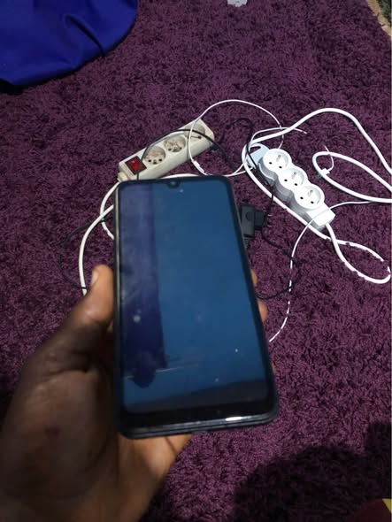 Itel 32 giga de mémoire disponible
