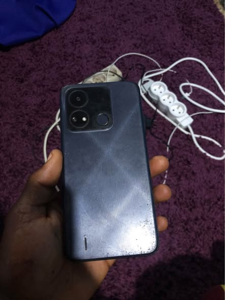 Itel 32 giga de mémoire disponible