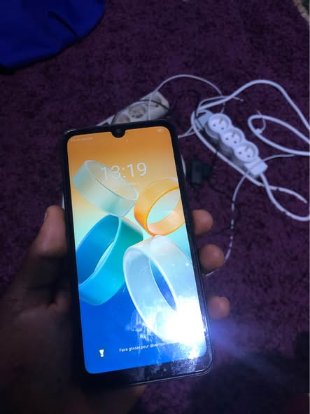 Itel 32 giga de mémoire disponible