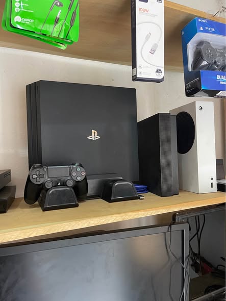 PS4 Pro Version 9.0 avec accessoires
