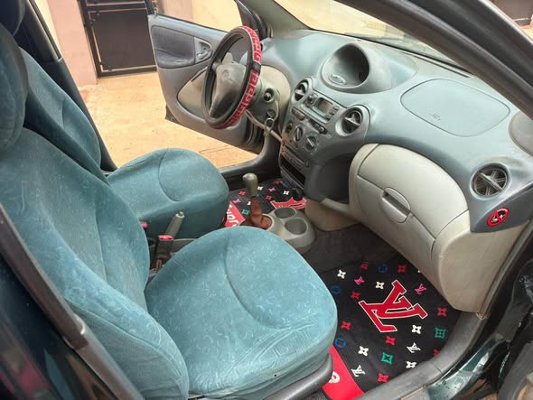 Yaris 2003 très propre