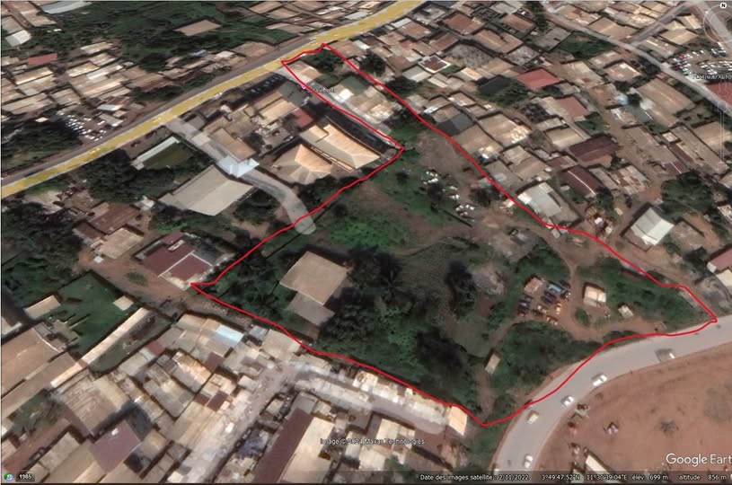 Lot commercial à vendre au Marché de nsam