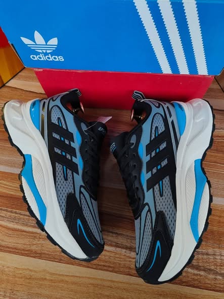 Chaussures disponibles en tailles 40 à 46