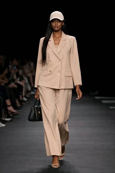 Ensemble dame classe en satin