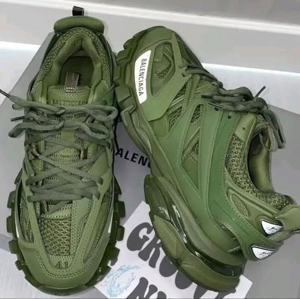 Chaussures de marques disponibles