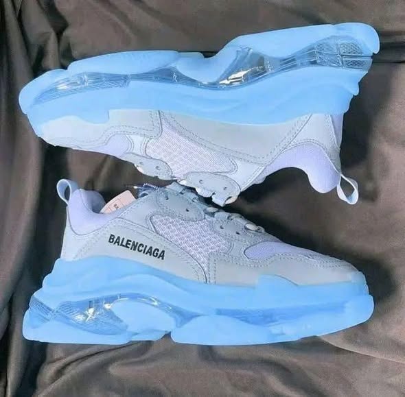 Chaussures de marques disponibles