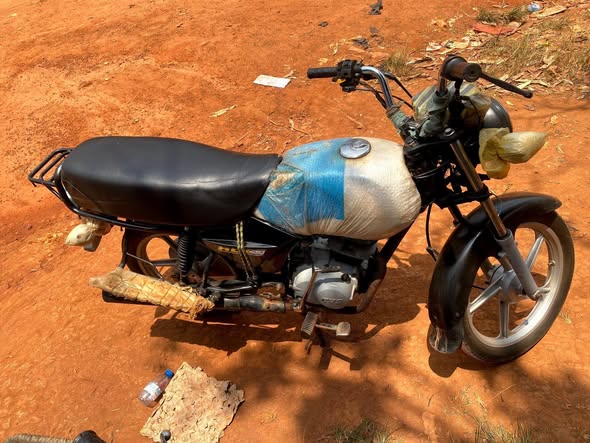 Moto TVS avec papier douane