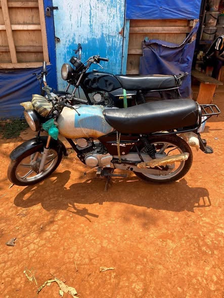 Moto TVS avec papier douane