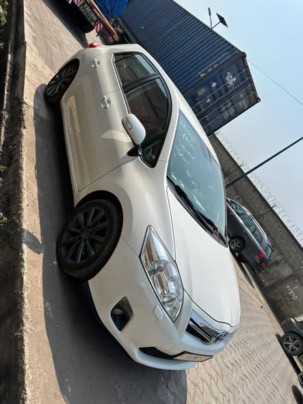 Toyota Auris hybride 2012 à vendre