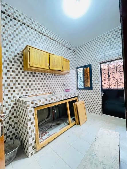 Studio moderne à louer à tradex Emana
