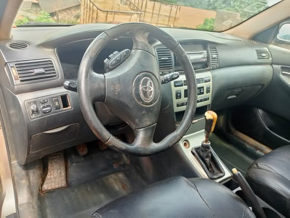Voiture à vendre, moteur essence impeccable
