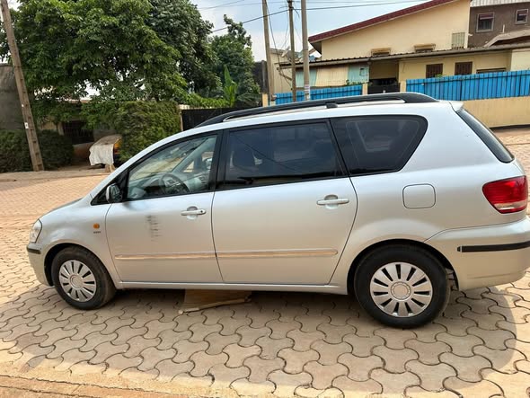 Toyota Avensis verso 2008 à vendre