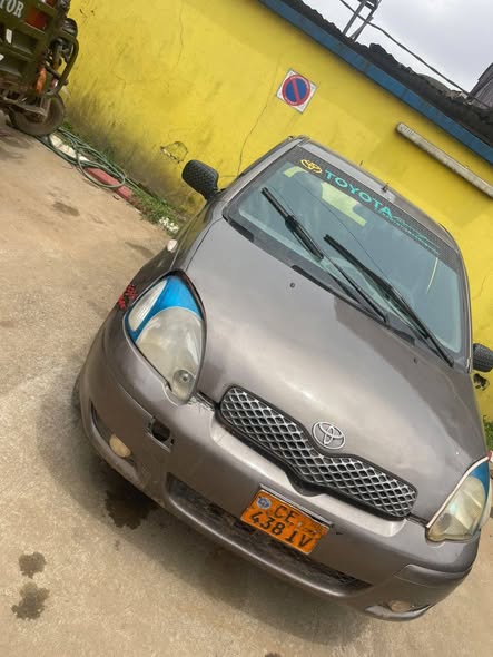 Yaris 2005 Moteur vvti Essence manuelle Climatisée