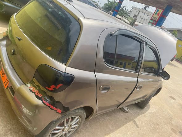 Yaris 2005 Moteur vvti Essence manuelle Climatisée