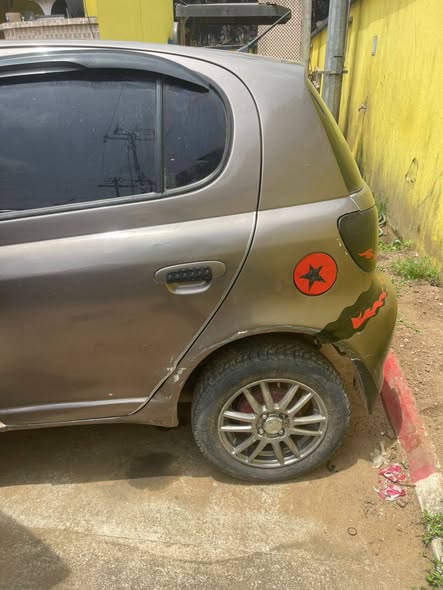 Yaris 2005 Moteur vvti Essence manuelle Climatisée