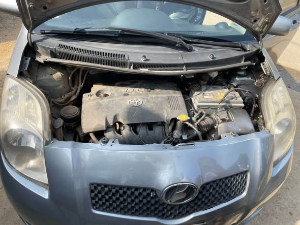 Yaris 2010 vitz automatique hyper propre