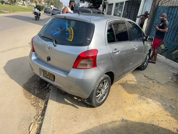 Yaris 2010 vitz automatique hyper propre