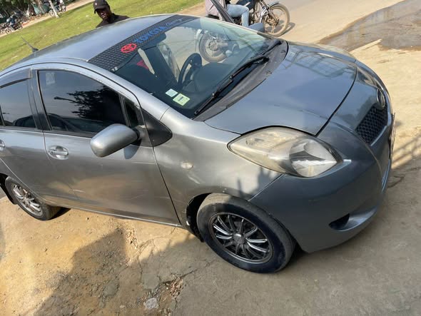 Yaris 2010 vitz automatique hyper propre