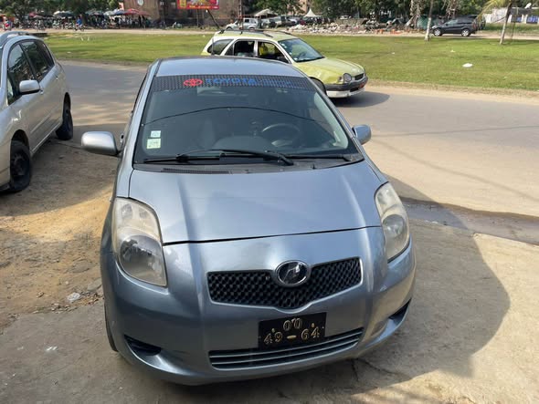 Yaris 2010 vitz automatique hyper propre