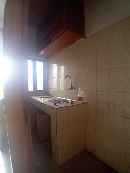 Chambre douche cuisine à Ngousso