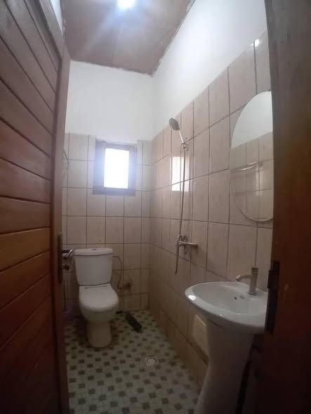 Chambre douche cuisine à Ngousso