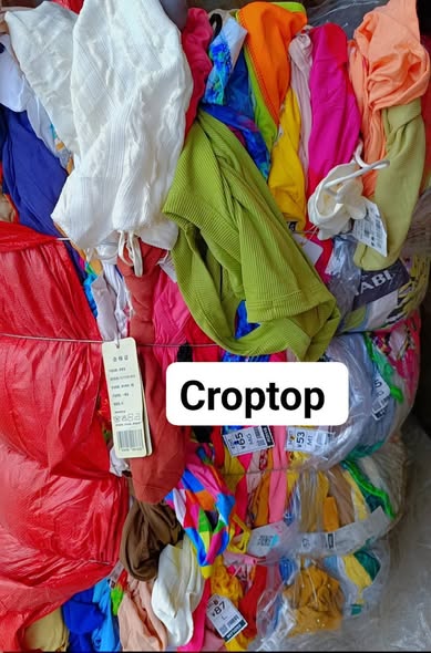 CROPTOP - Les vêtements de l'heure