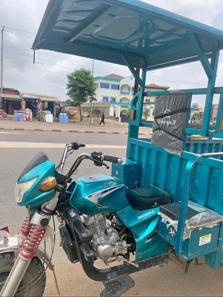 Moto tricycle oméga à vendre