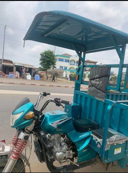 Moto tricycle oméga à vendre