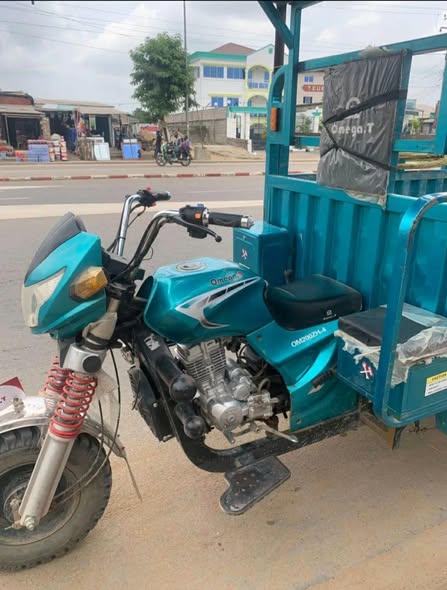 Moto tricycle oméga à vendre