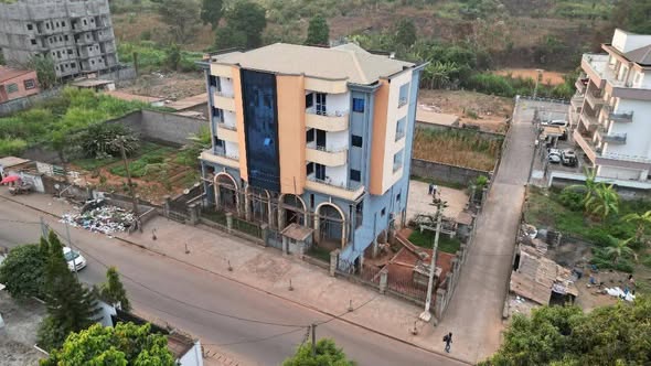 Immeuble commercial neuf à vendre à Yaoundé