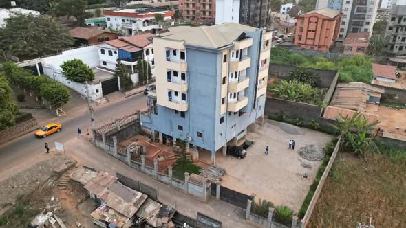 Immeuble commercial neuf à vendre à Yaoundé