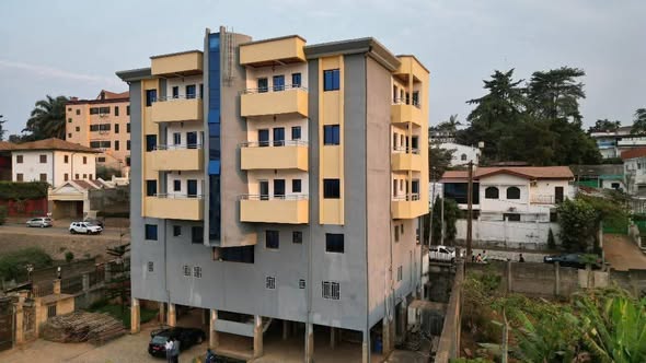 Immeuble commercial neuf à vendre à Yaoundé