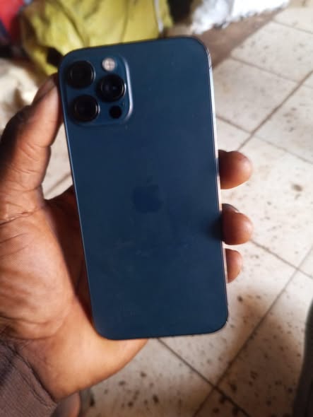 Phone à vendre avec Face ID et batterie 78%