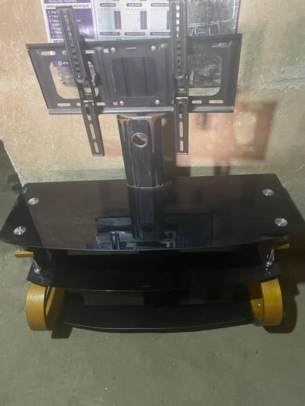 Table avec porte télé à vendre
