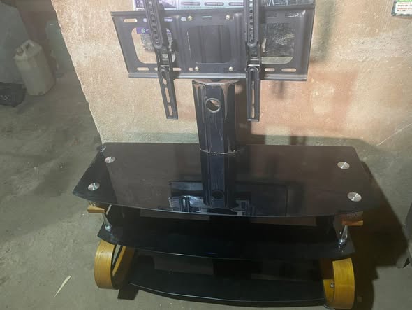 Table avec porte télé à vendre
