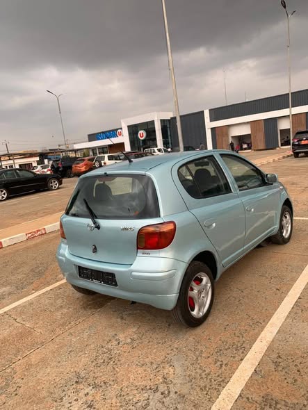 TOYOTA YARIS Climatisée année 2005 très propre