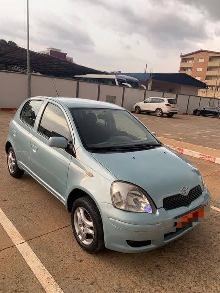 TOYOTA YARIS Climatisée année 2005 très propre