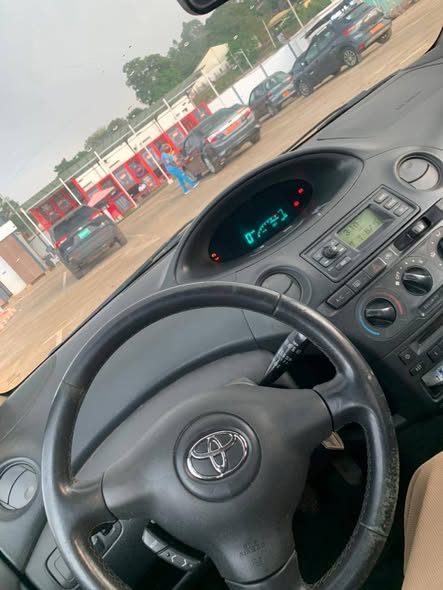 TOYOTA YARIS Climatisée année 2005 très propre
