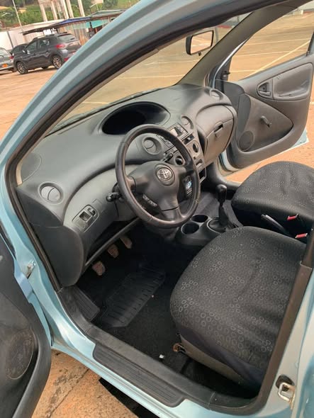 TOYOTA YARIS Climatisée année 2005 très propre