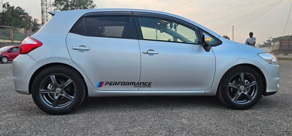 Toyota Auris 2010 à vendre à Yaoundé