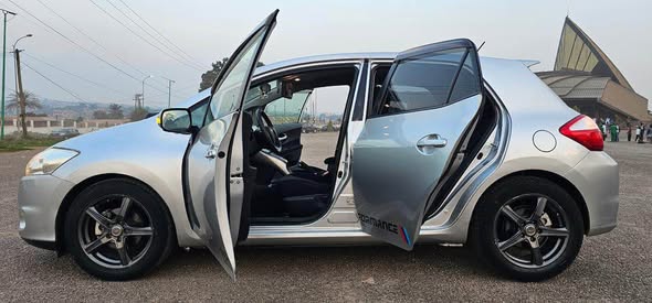 Toyota Auris 2010 à vendre à Yaoundé