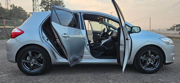 Toyota Auris 2010 à vendre à Yaoundé