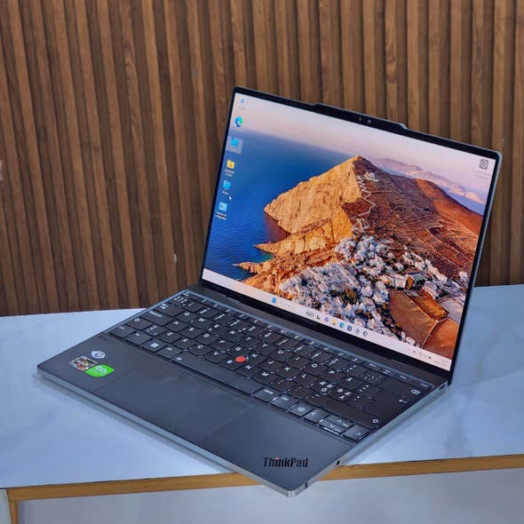 Ordinateur Lenovo Z13 - Laptop TACTILE