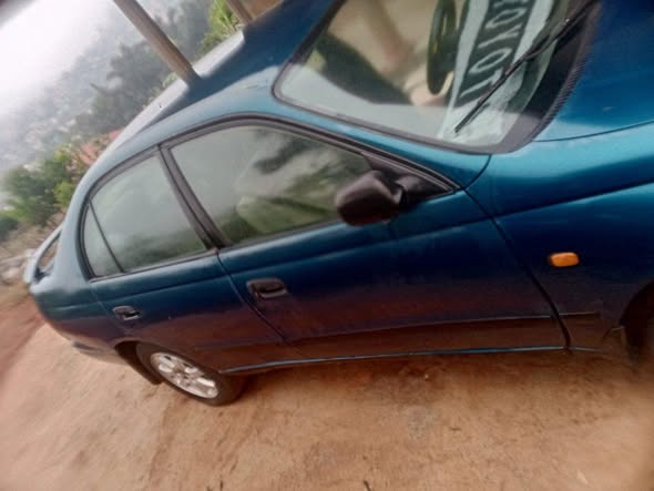 Toyota Carina E à vendre