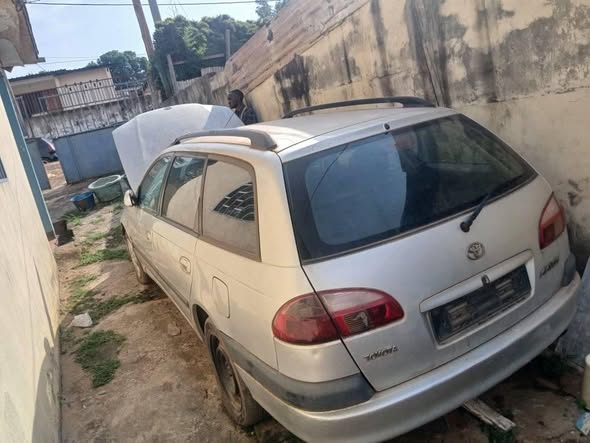 Toyota Avensis à vendre à Yaoundé