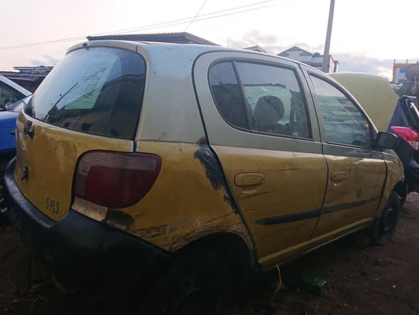 Cho cho yaris sur Douala