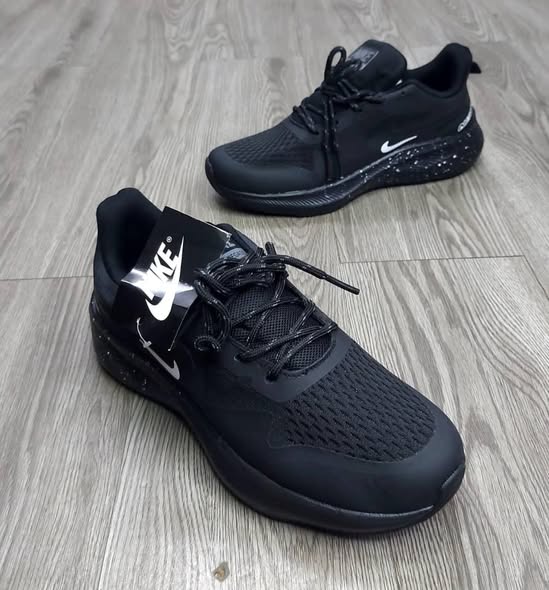 Nouveaux tennis homme disponibles