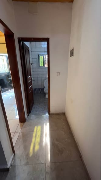 Studio moderne à louer à Etoudi