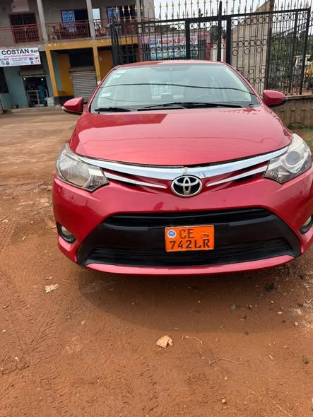 YARIS LOUNGE 2015 à vendre