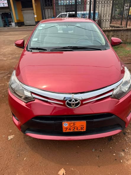 YARIS LOUNGE 2015 à vendre